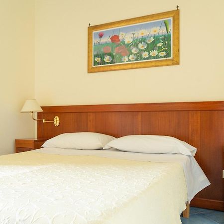 פונזה Villa Acacia מראה חיצוני תמונה